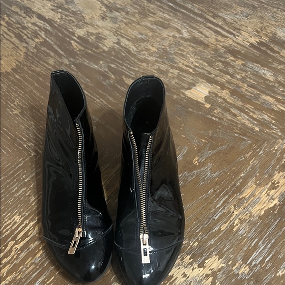 Elegant Black Patent Leather Ankle Booties - Picture 5 of 5